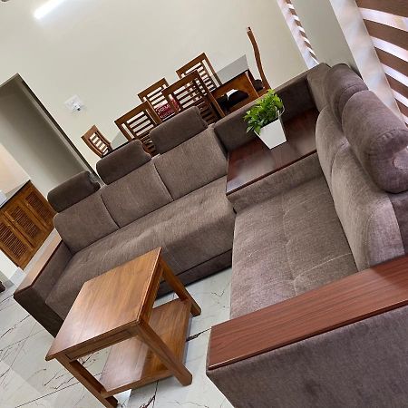 Solomon Apartments,Alappuzha Beach. Bagian luar foto
