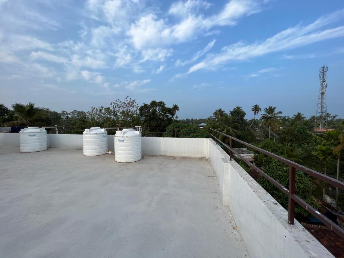 Solomon Apartments,Alappuzha Beach. Bagian luar foto