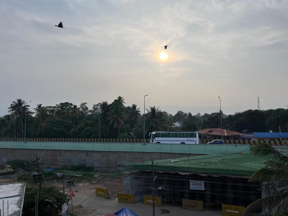 Solomon Apartments,Alappuzha Beach. Bagian luar foto