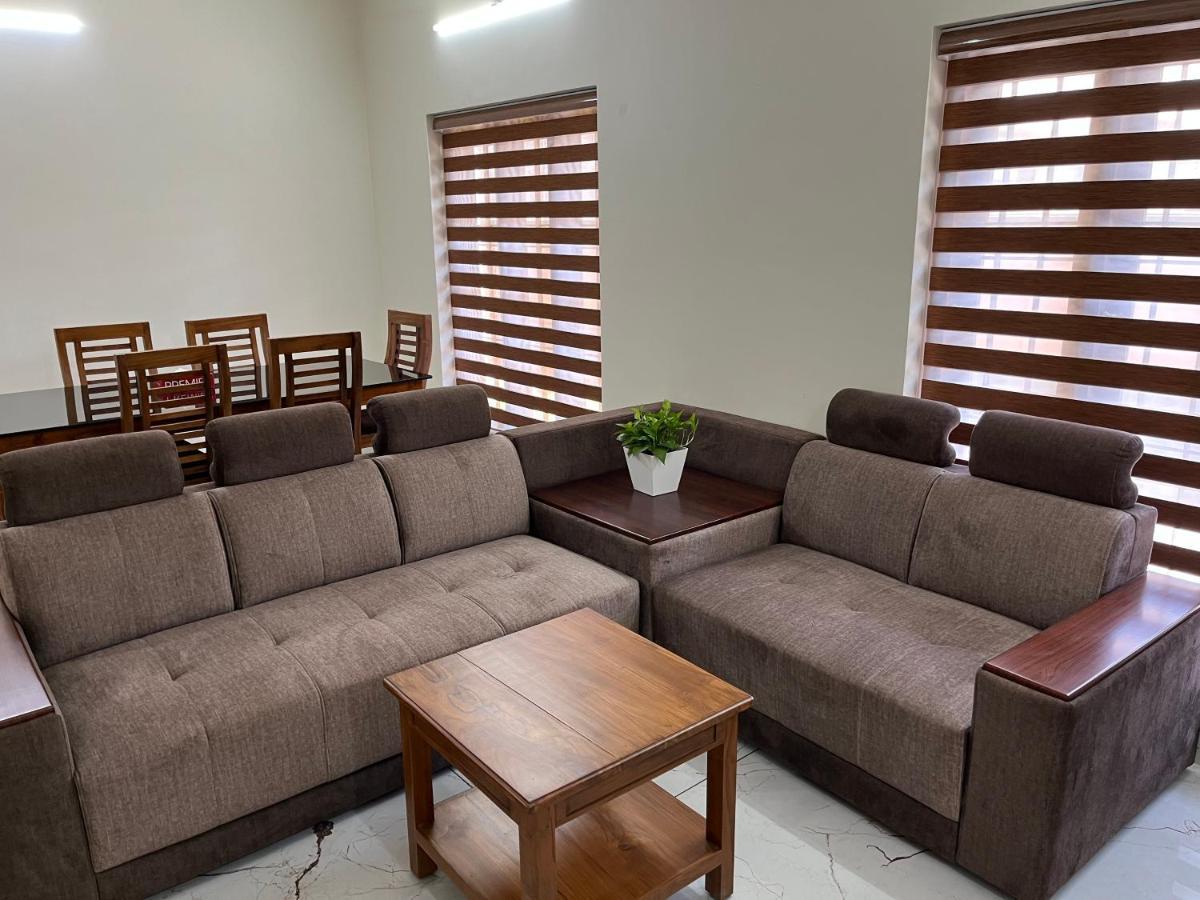 Solomon Apartments,Alappuzha Beach. Bagian luar foto