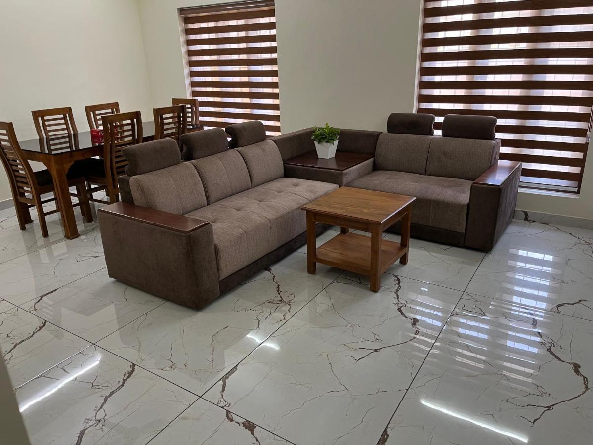 Solomon Apartments,Alappuzha Beach. Bagian luar foto
